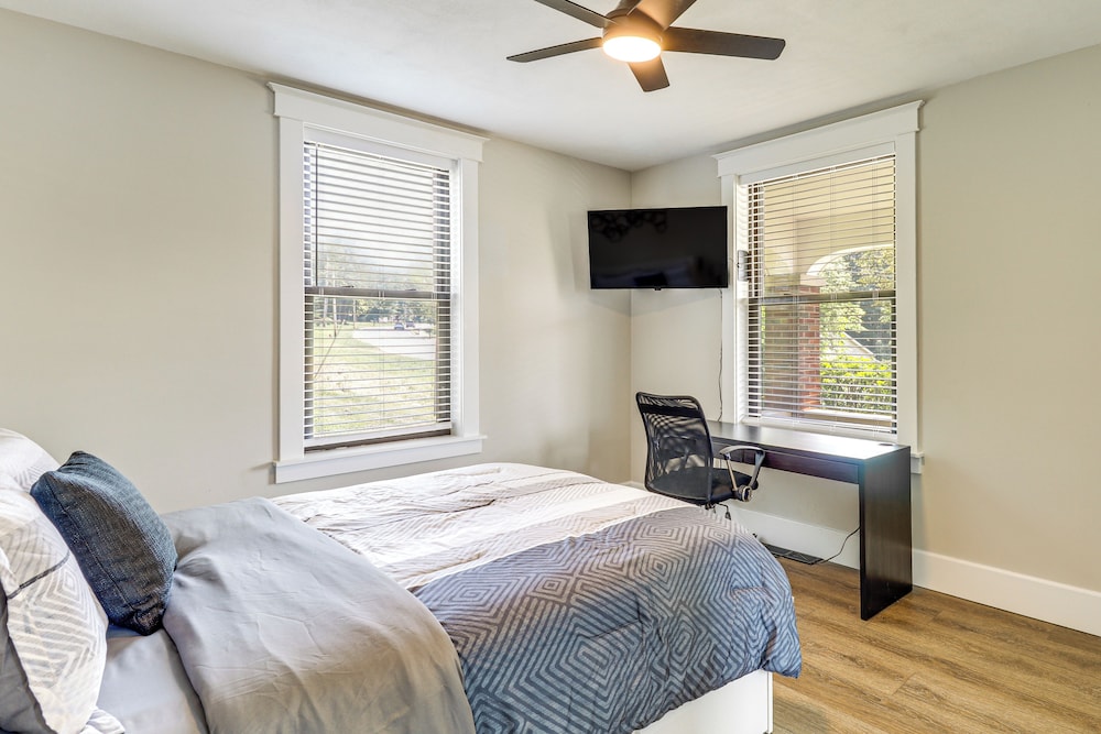 14 Mi to St Louis: Dog-friendly Columbia Home