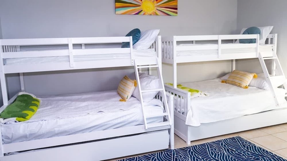 Fun Retro Island Vibe Sleeps 17 Beach 1 Block 4 Bedroom Home