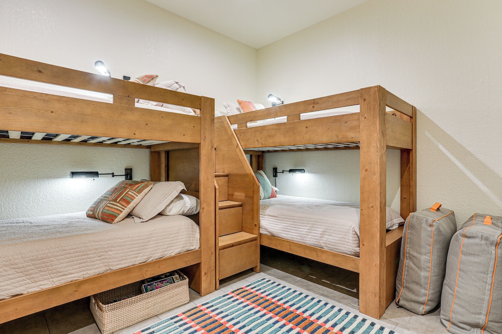 Family Friendly! Lakefront Escape in Pottsboro