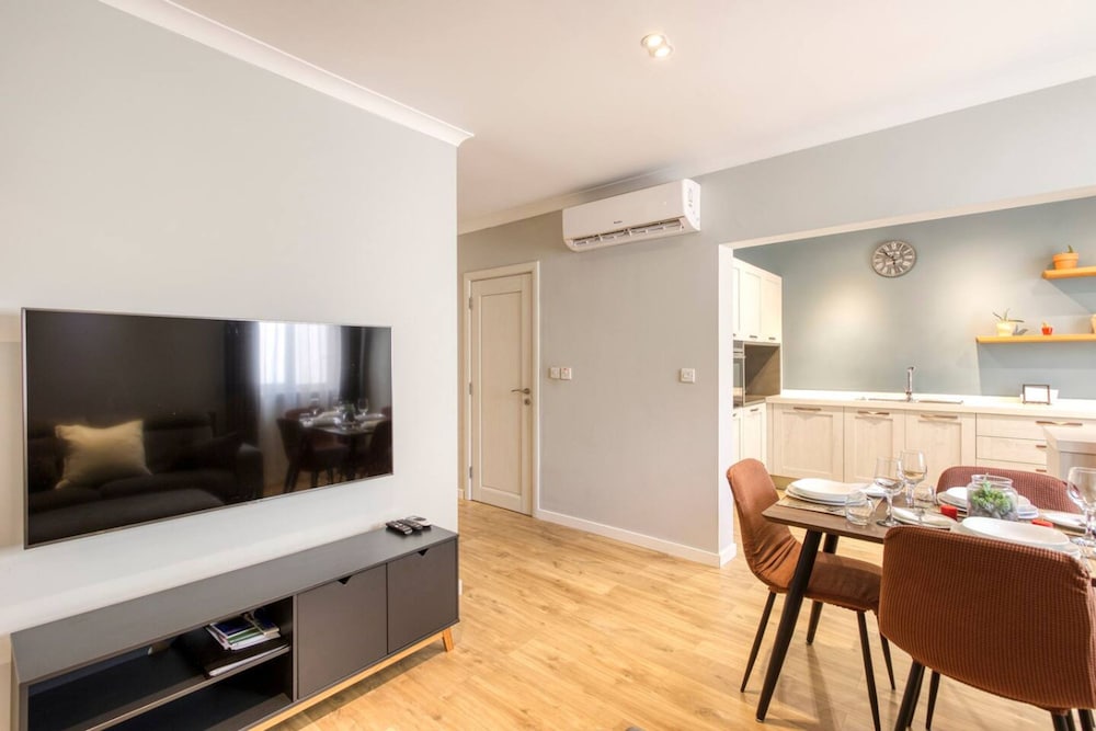 Central Msida Apartment Workspace Wi-fi A C