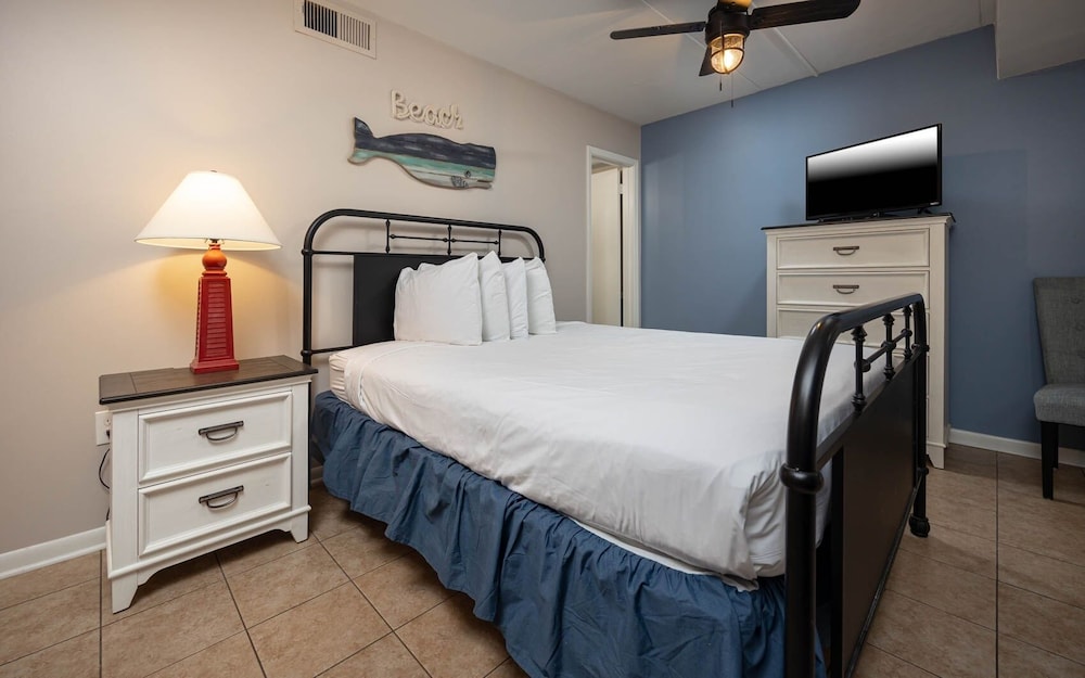 Island Winds East 707 2 Bedroom Condo