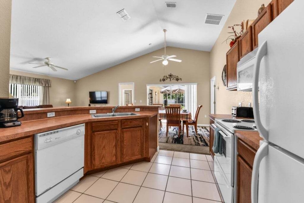 Reserve Retreat - Gated 4br With Pool Near Disney 4 Bedroom Villa