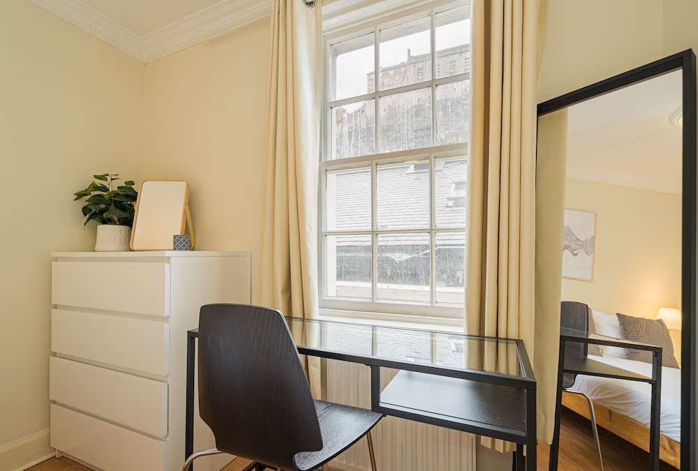 2 Bed Grassmarket Apartment view 3
