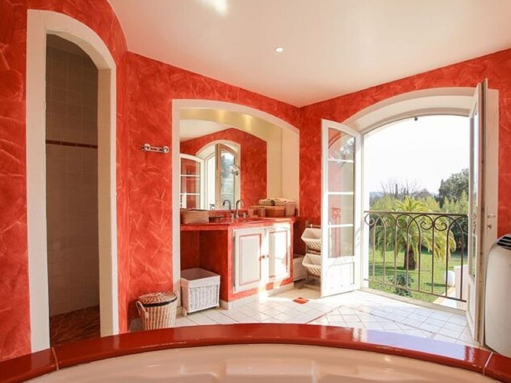 Vibrant Holiday Home With Private Pool