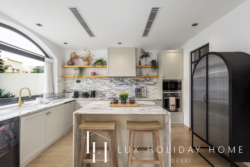 LUX The Serene Springs Villa