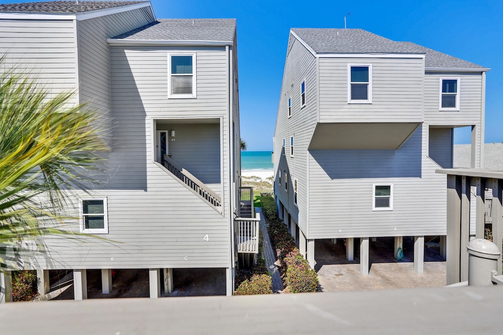 Pelican Pointe 2A
