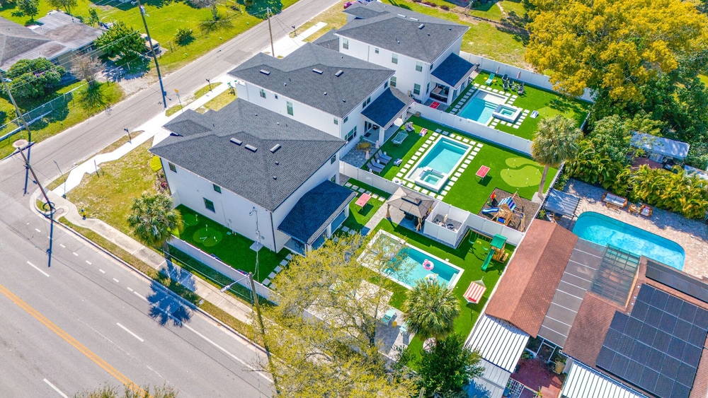 Luxury Modern Villa w/ Pool, Jacuzzi & Amenities! - Image 1