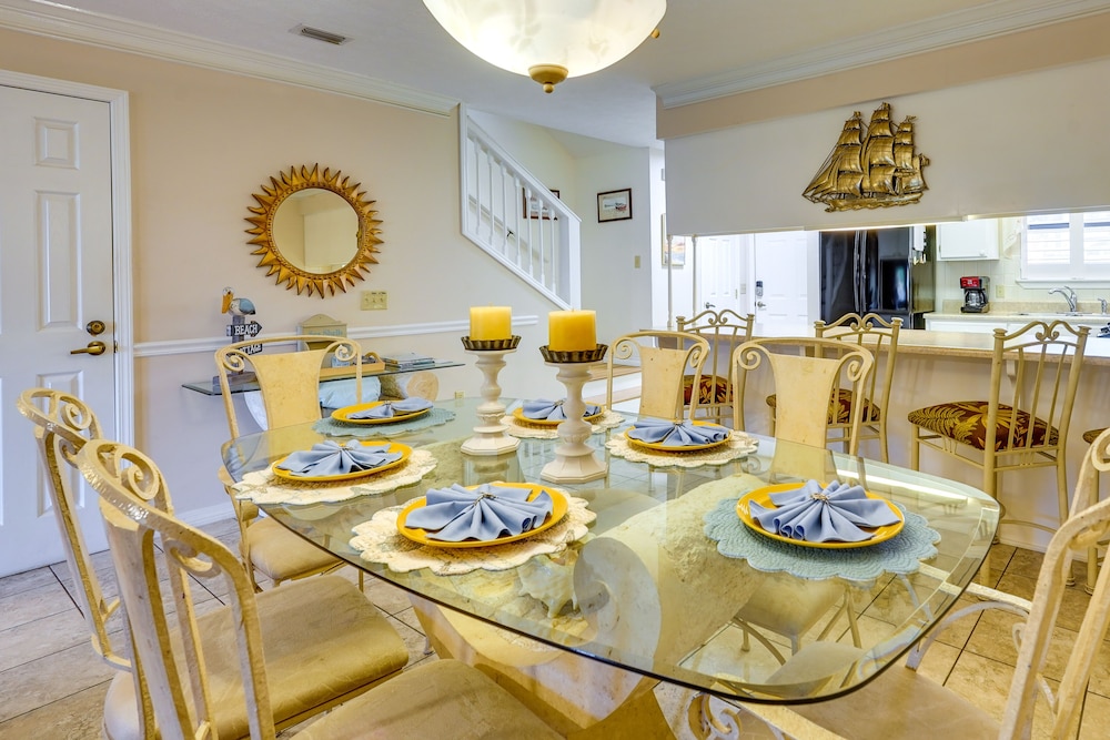 PCB Townhome w/ Resort Amenities - Walk to Ocean!