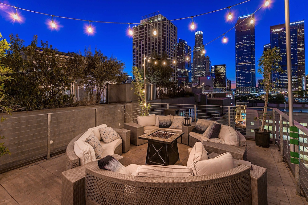 Stylish XL 2br/2ba At HWH by Oneluxstay