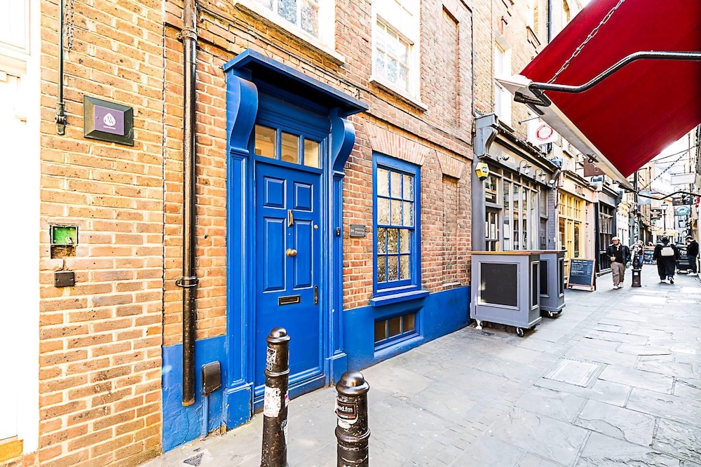 Spacious 4-bed House Near Liverpool St