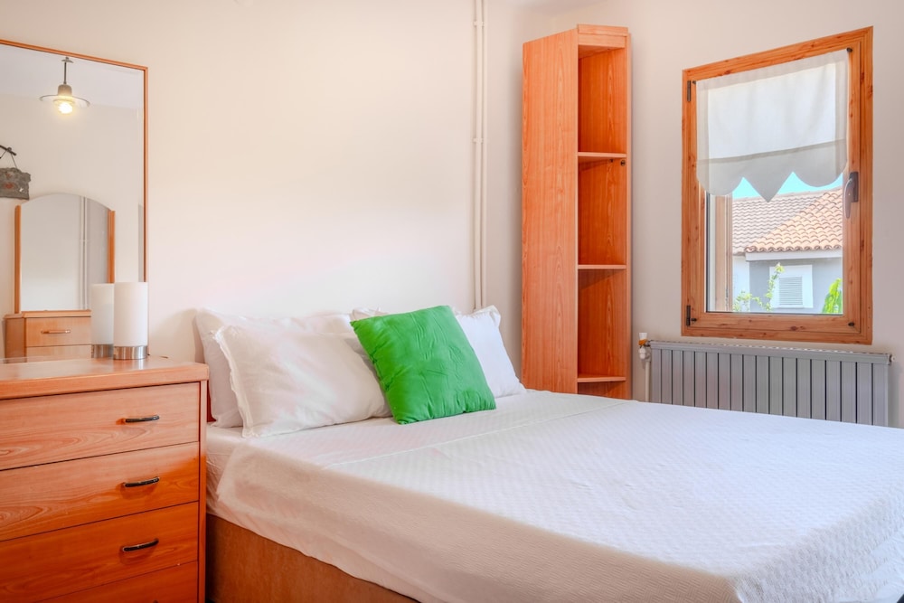 Spacious Villa With Garden 3 min to Beach view 2