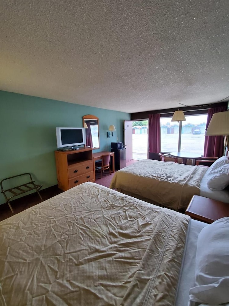 Gray Plaza Motel