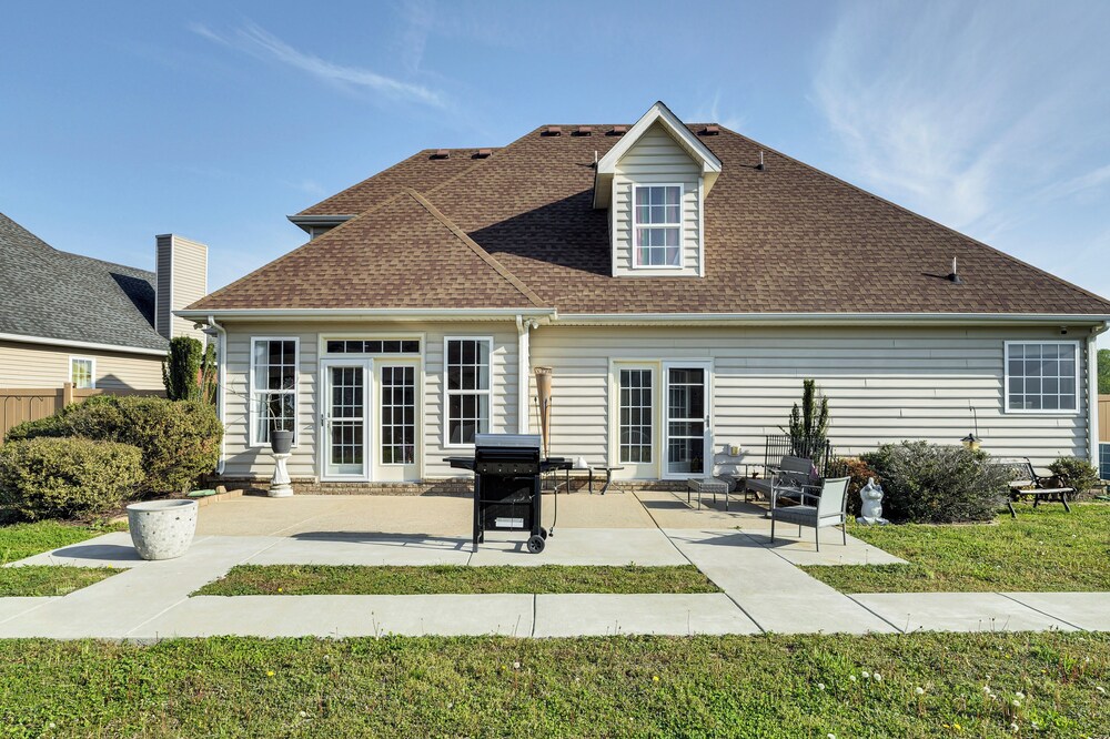 Island Vibes: Home w/ Fire Pit in Murfreesboro!