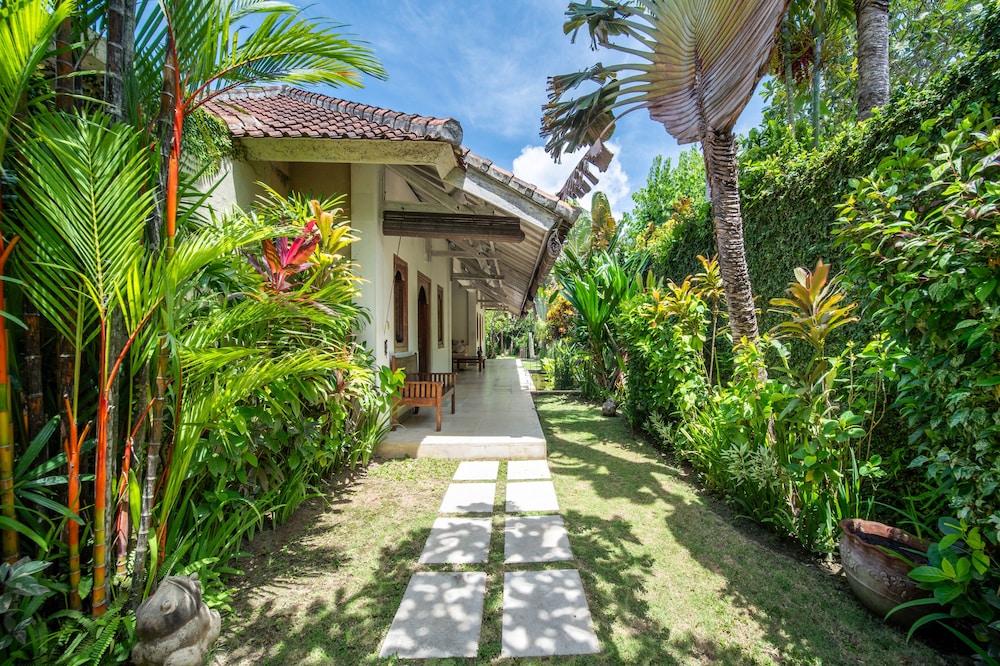 Villa Gembira by Villa Finder