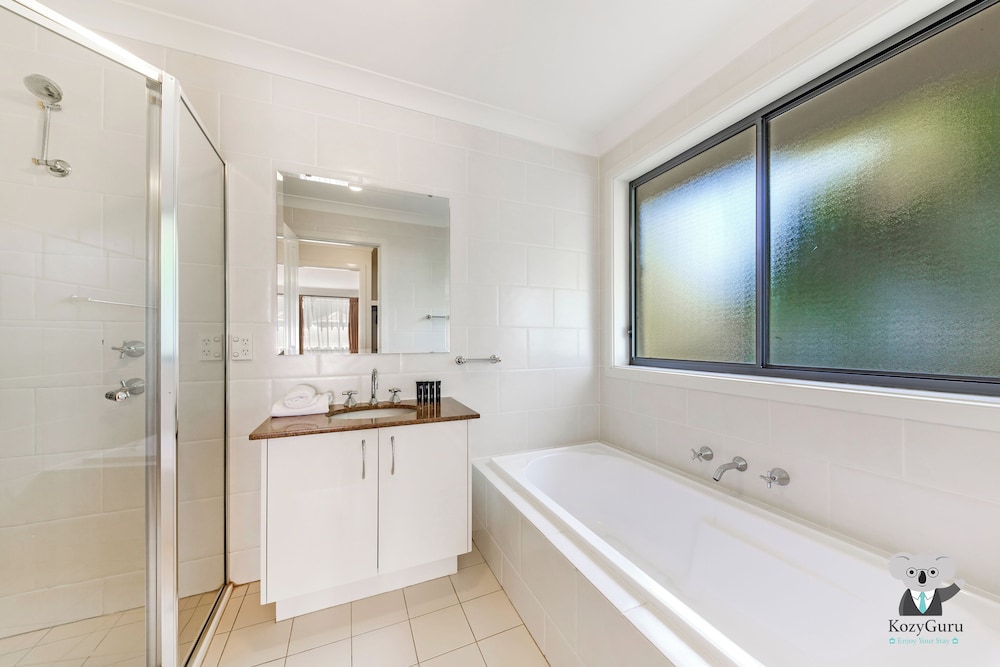 Kozyguru | Westleigh | 4 Bed Room | Free Parking