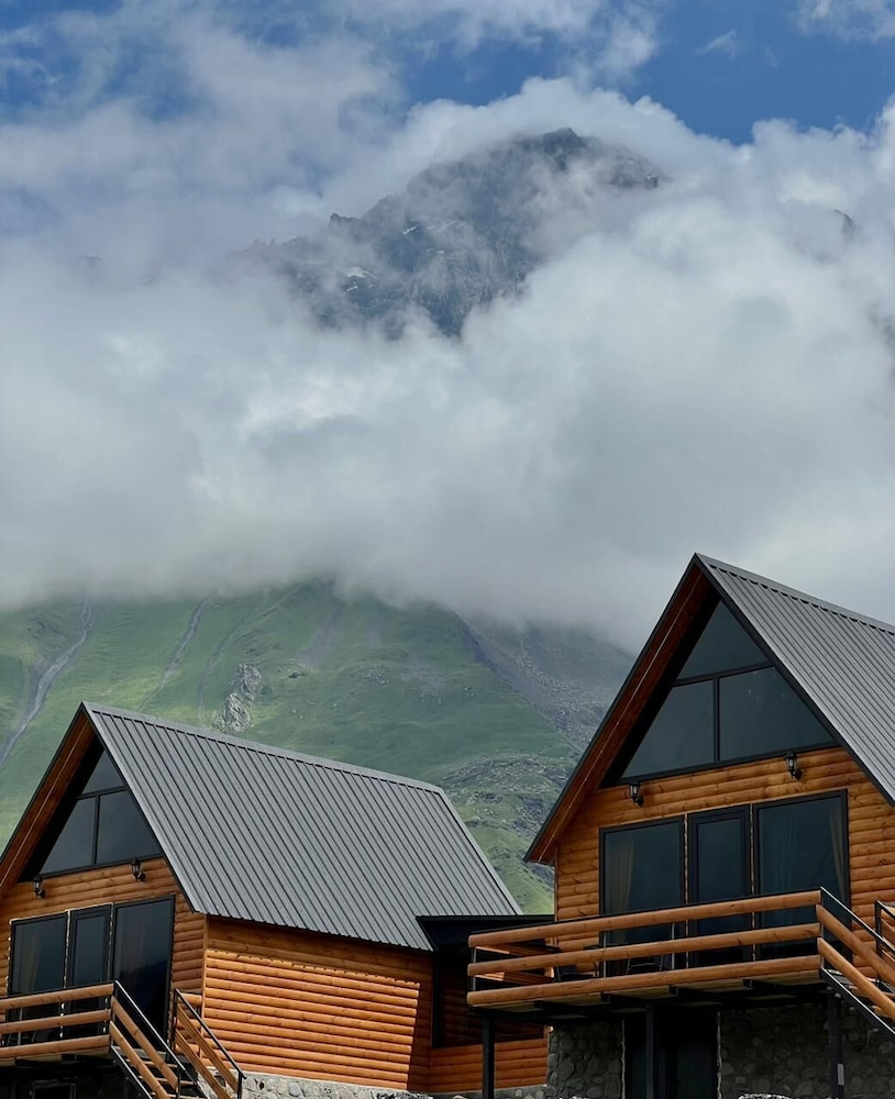 Kazbegi Inn Cottages