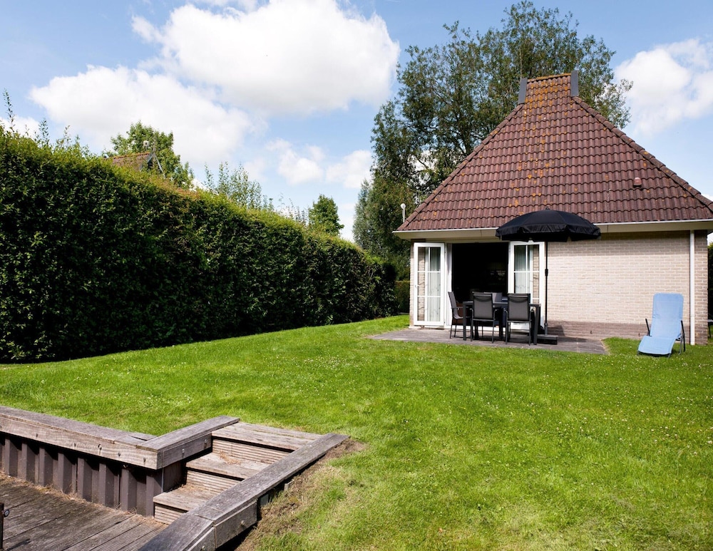 Bungalow Near Alde Feanen Site