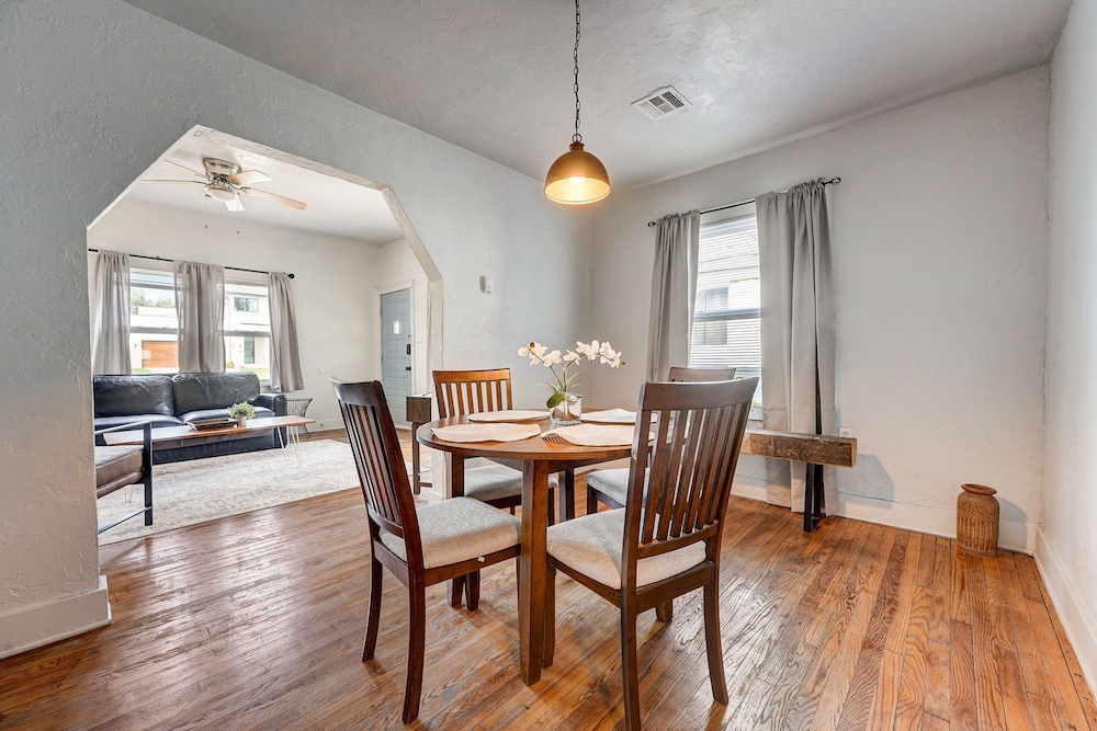 2BR Cozy House Near Paseo the Art District