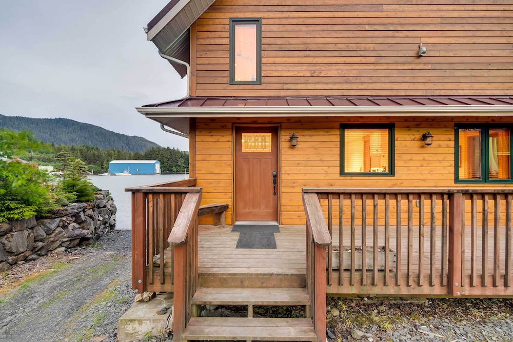 Ketchikan Vacations - Ketchikan Apt - Walk to Refuge Cove Beach! - Property Image 1