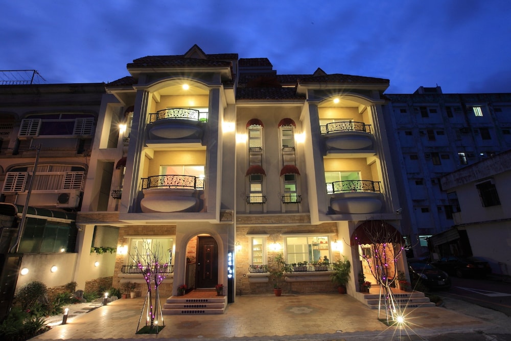 Leveeside House