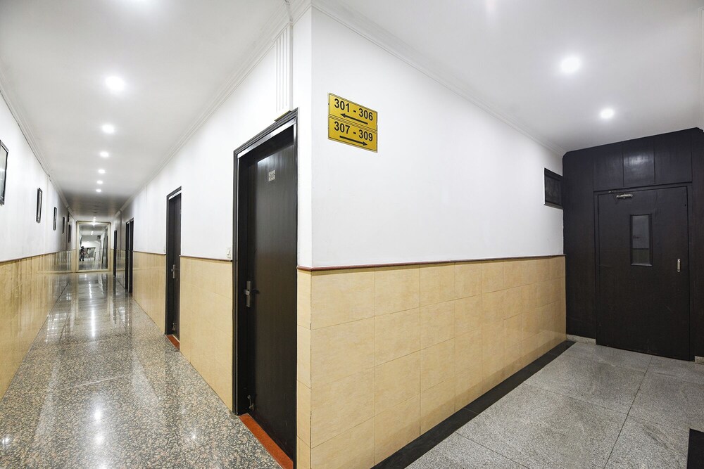 Fabhotel Golden Palm