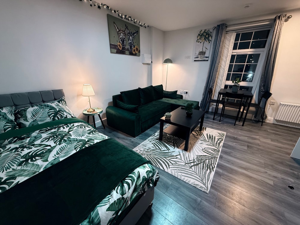 Serene Garden Room Suite City Centre