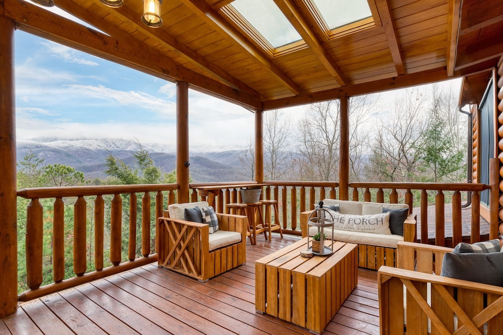 American Dream by Avantstay Deck w Views Theater Game Room Community Pool