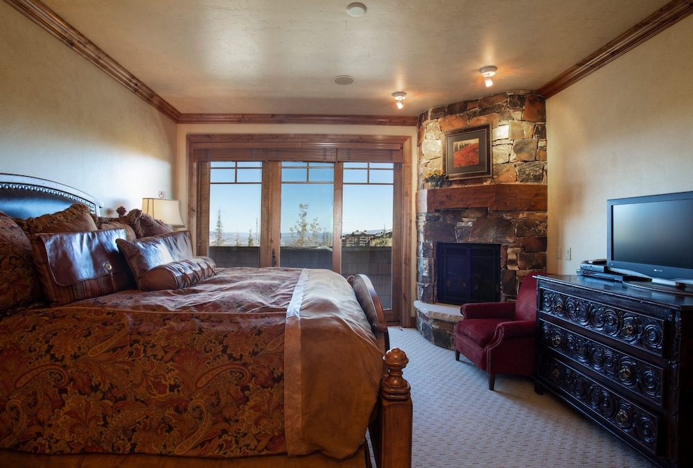Grand Lodge - 3 Bedroom Deluxe #308 - Ski-in/out 3 Condo