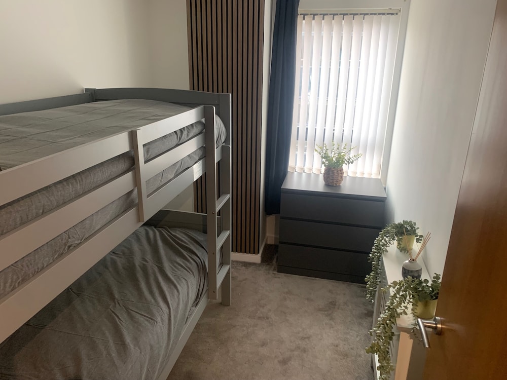 Central Liverpool Apartment-sleeps 6-free Parking