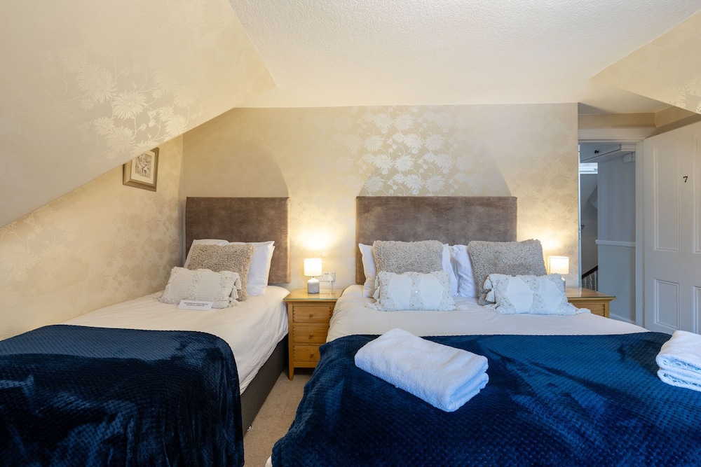 Craigroyston House & Lodge view 4