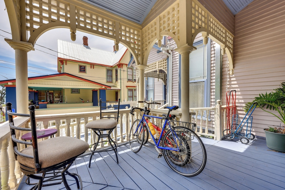 Grand Gables: Home 1 Block to St Johns River