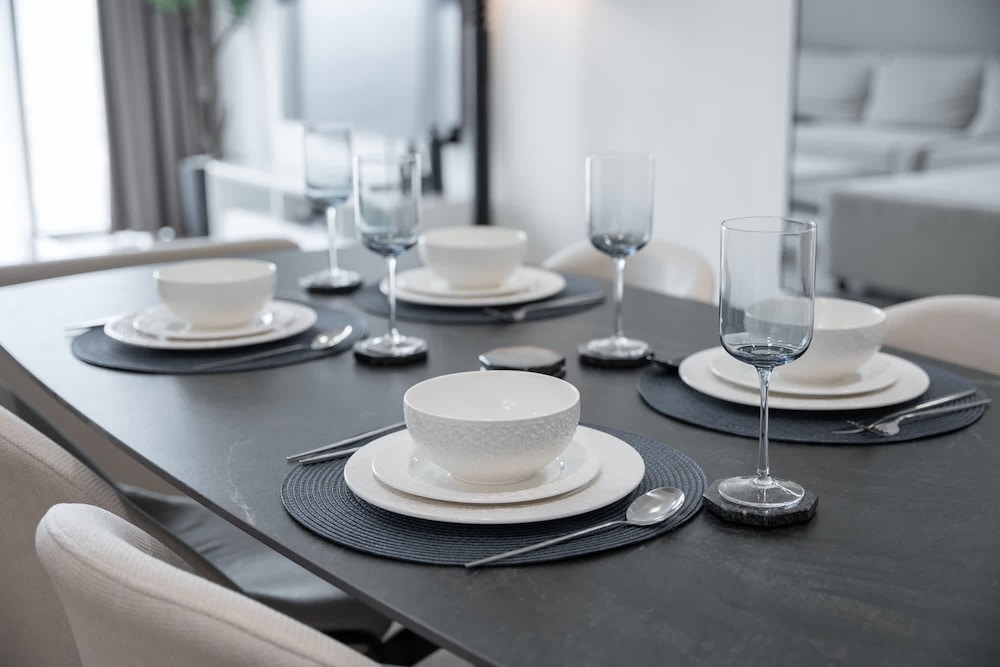 Sophisticated 1 Bedroom Apartment in Bloom Tower B