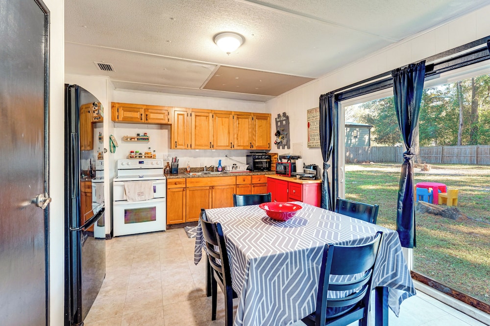 Kayak, Snorkel & More: Quiet Home in High Springs!