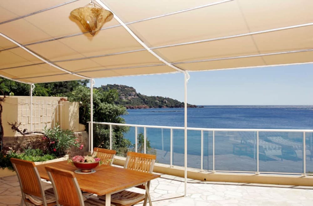Private Beach Villa sea View - Th Oule sur mer