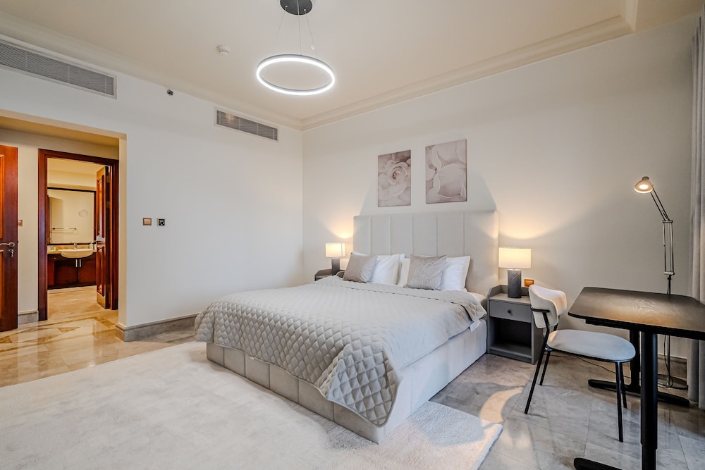 Fairmont South Residence 412