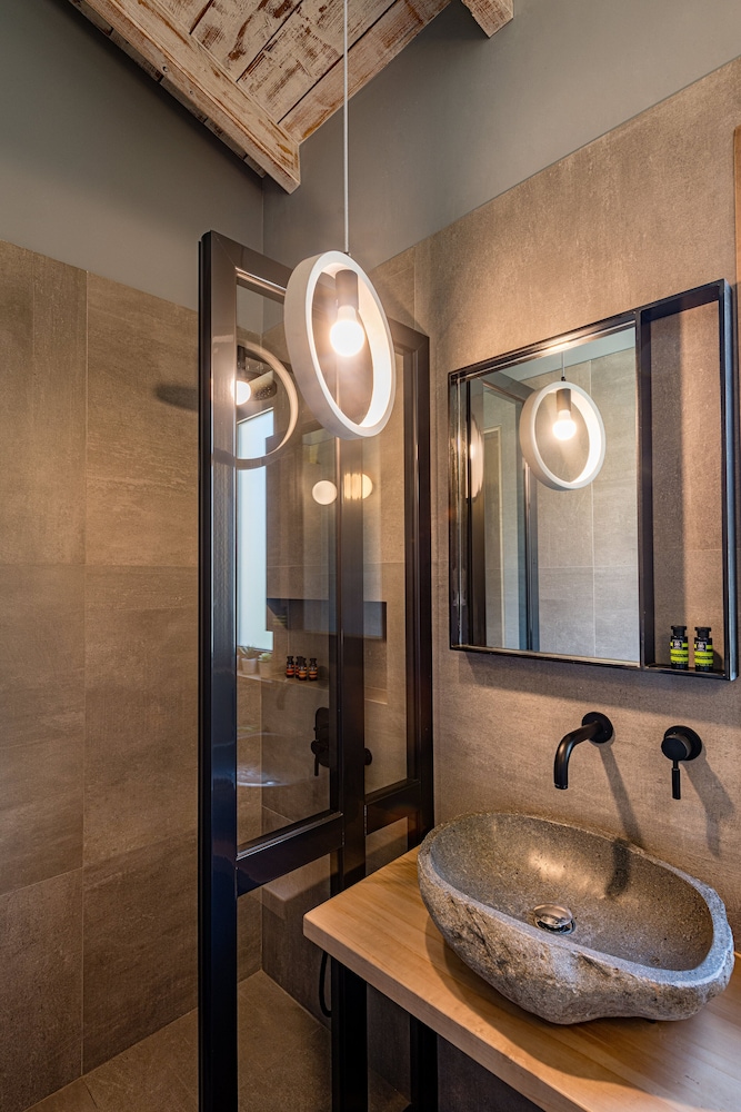 Anthemion Suites & Villas