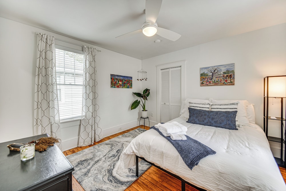 Elizabeth City Home w/ Fire Pit < 1 Mi to Downtown