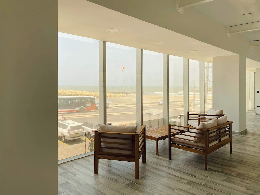 w Modern 3BR w AC Steps From Ciudad Amurallada