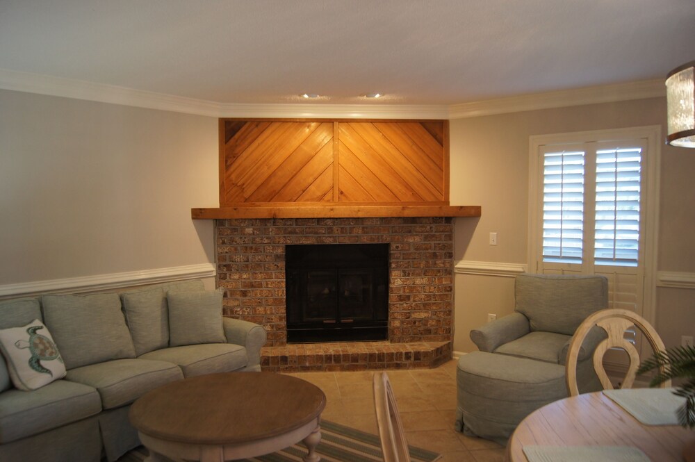 Tilghman Lakes H1 3 Bedroom Condo by RedAwning
