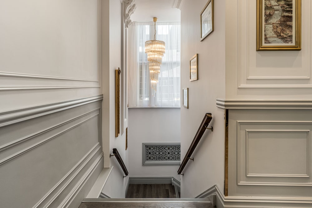 The Princes Square Hotel