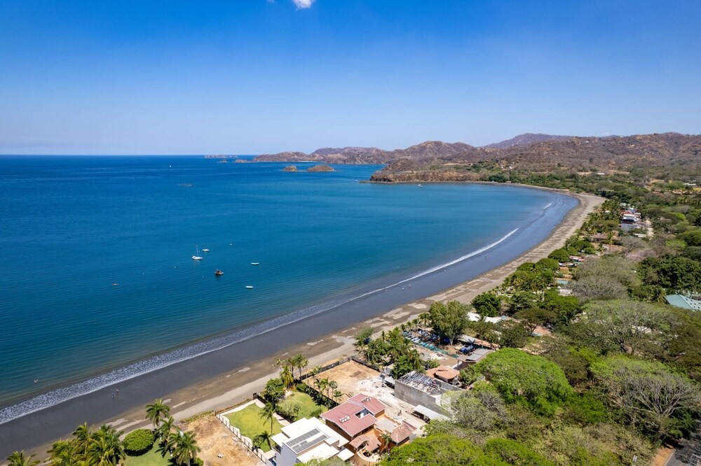 Playa Potrero 4 BR Home Pool Centrally Located - Casa Oasis Surfside