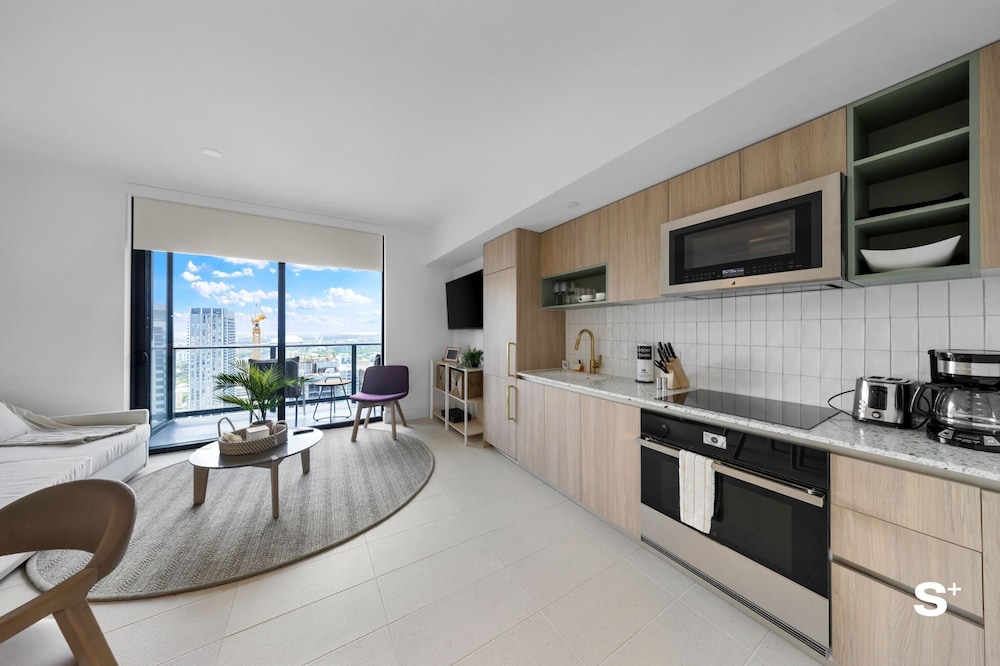 Chic Downtown Retreat 1BR Apartment
