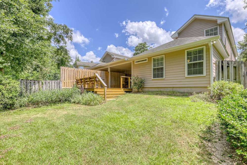 Bright Tallahassee Home, 5 Mi to Dtwn & Lake Ella! view 3