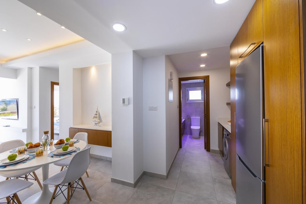 Mackenzie Castella Beachfront Suite