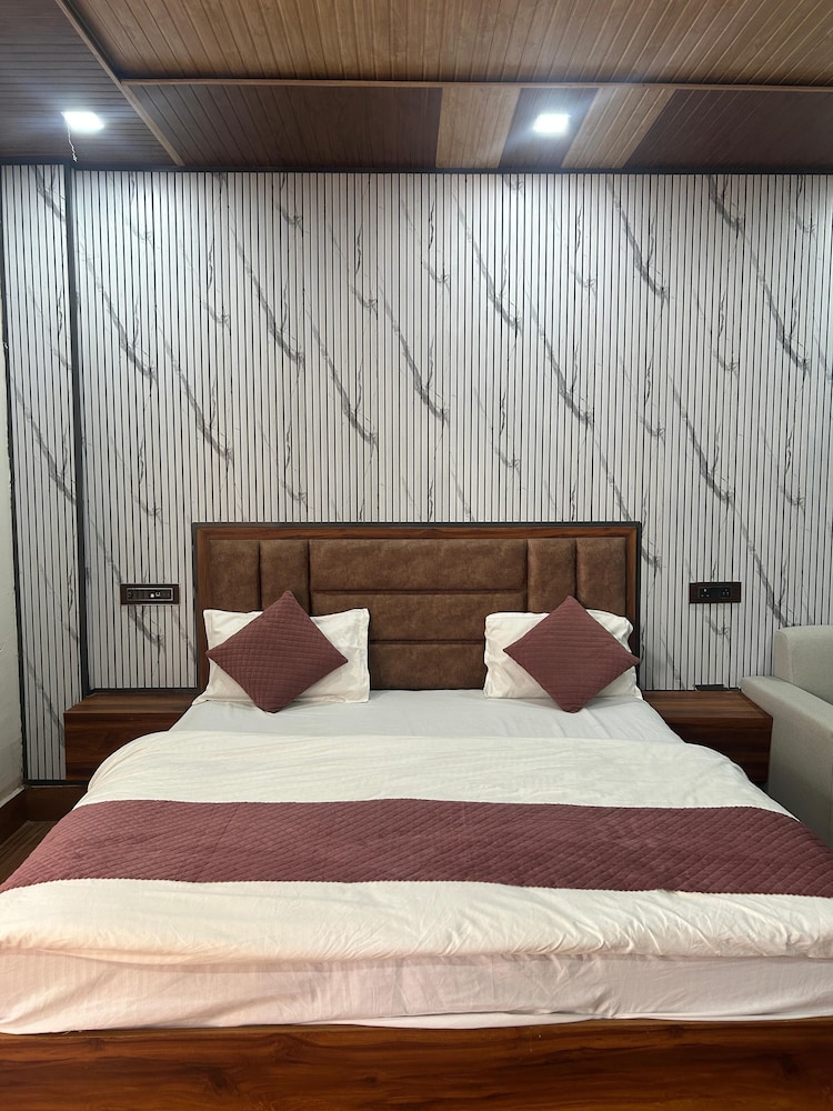 Hotel Shri Dauji Maharaj Palace