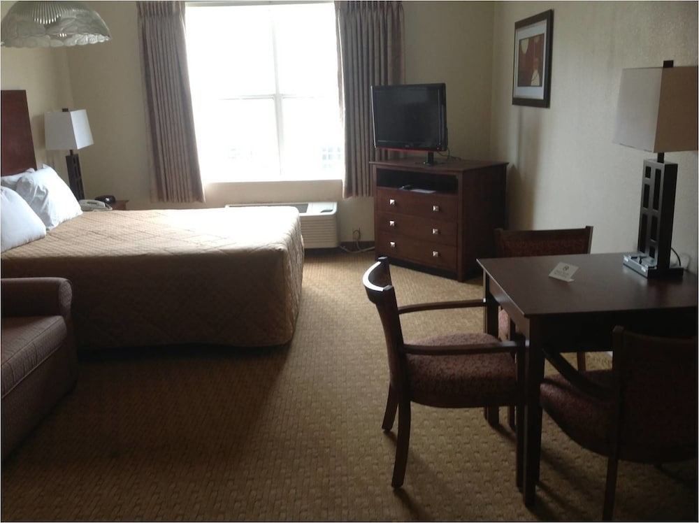 Fayetteville Vacations - Landmark Inn Fort Liberty - Property Image 25