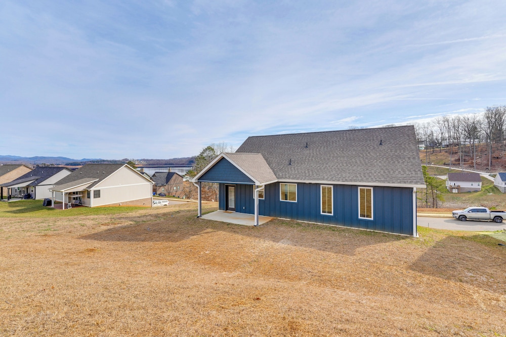 Cherokee Lake Retreat w/ Views in Morristown!