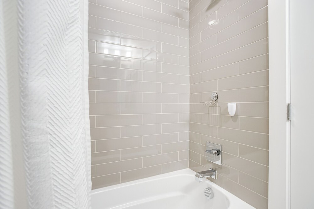 1 Mi to Dtwn Denver: Sleek Duplex w/ Rooftop Deck!