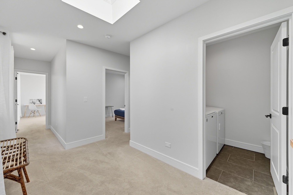 Bright Modern 3bed 2.5bath Evanston Home W/parking 3 Bedroom Home
