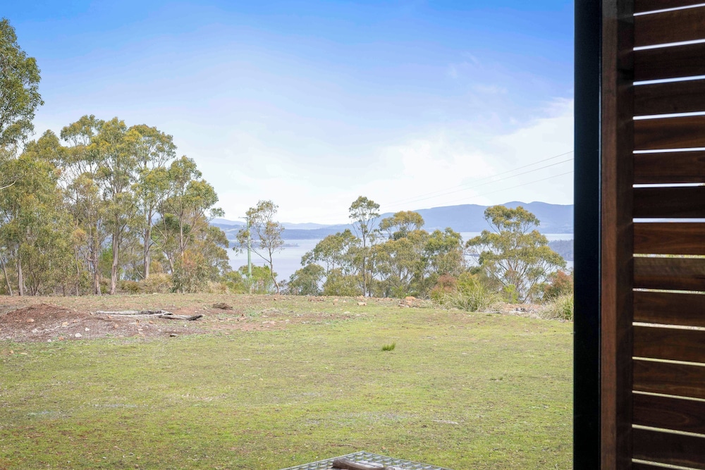 The Outlook on Mount Louis – 1 Bedroom